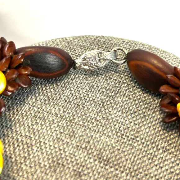 Vintage Hawaiian Nut, Koa Seed and Dyed Unbonium Shell Bracelet - Picture 3 of 5